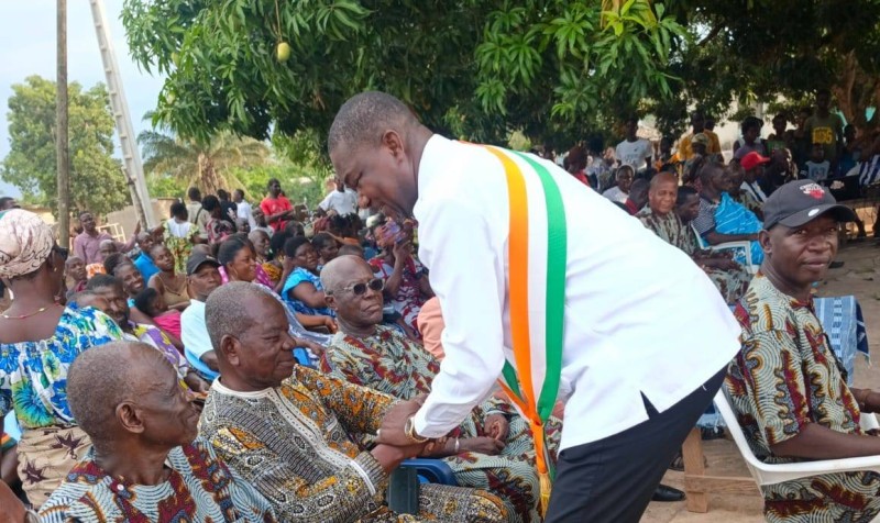 Accompagné de son équipe de campagne, Léandre Koffi a tenu à exprimer sa profonde gratitude à ses électeurs