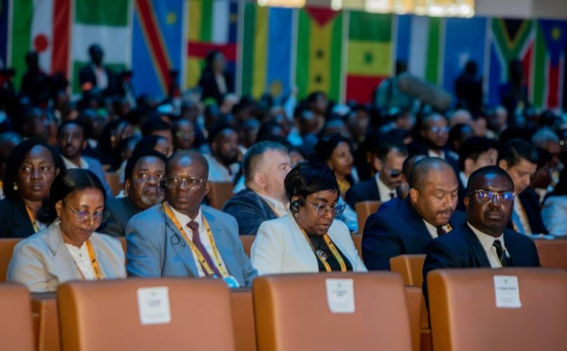 Les participants suivent les conférences et démonstrations technologiques qui meublent ce rendez-vous de l’identité numérique à Abidjan. (Ph: Dr)