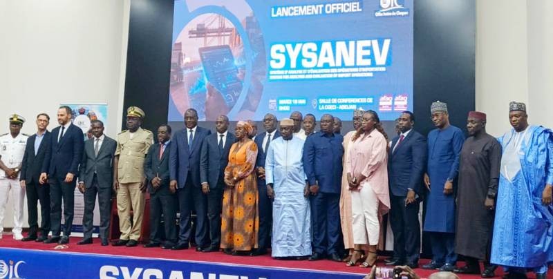 Photo de famille des personnalités présentes au lancement du SYSANEV par l'OIC. (Ph: Épiphanie N'GUESSAN)