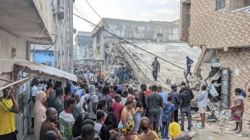 Une foule de riverains sous le choc après le drame survenu au petit matin à Koumassi.