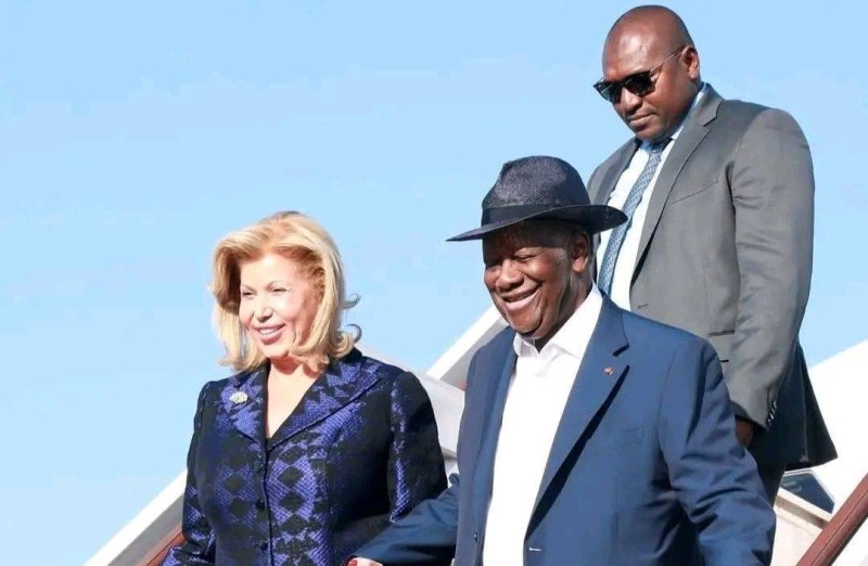 Le Président Ouattara et son épouse à leur arrivée à Abidjan
