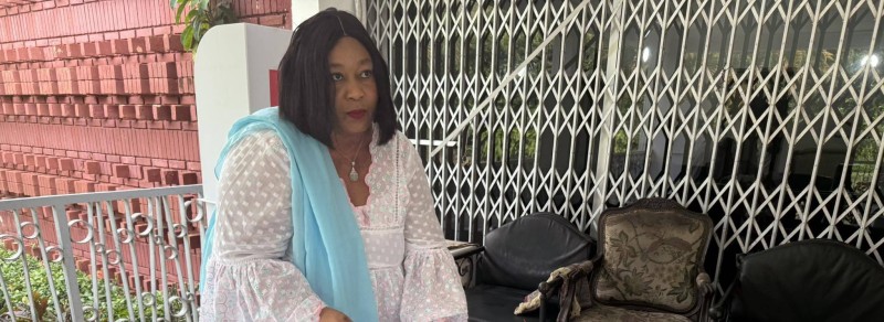 Mme Maciré Abass Touré, première citoyenne à glisser son bulletin dans l’urne au bureau de vote n°1.