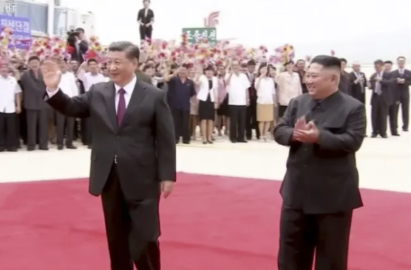 Accueilli en grande pompe à Pyongyang