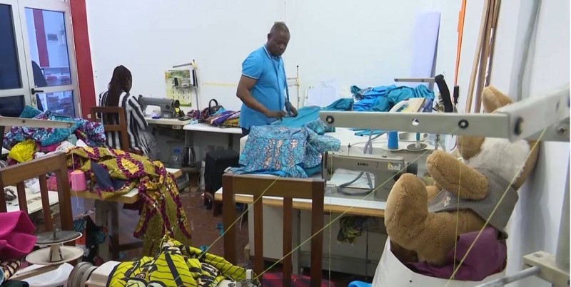 Un atelier d'un couturier ivoirien à Brazzaville. (Ph: TK)