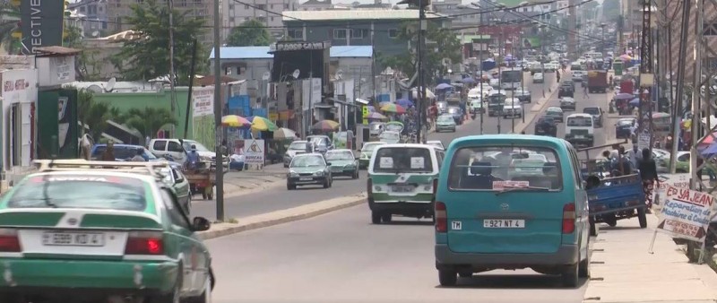 Les taxis ville et minibus de transport en commun, reconnus facilement reconnaissables par les couleurs verts et blancs.( Ph: TK)