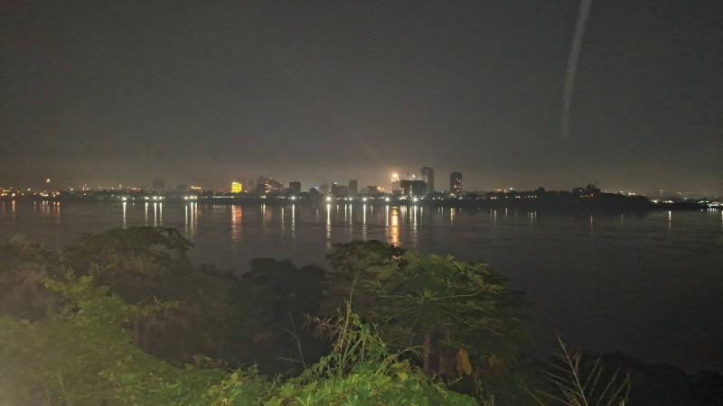 Une vue de Kinshasa depuis la corniche de Brazzaville. (Ph: Y. Laurent)
