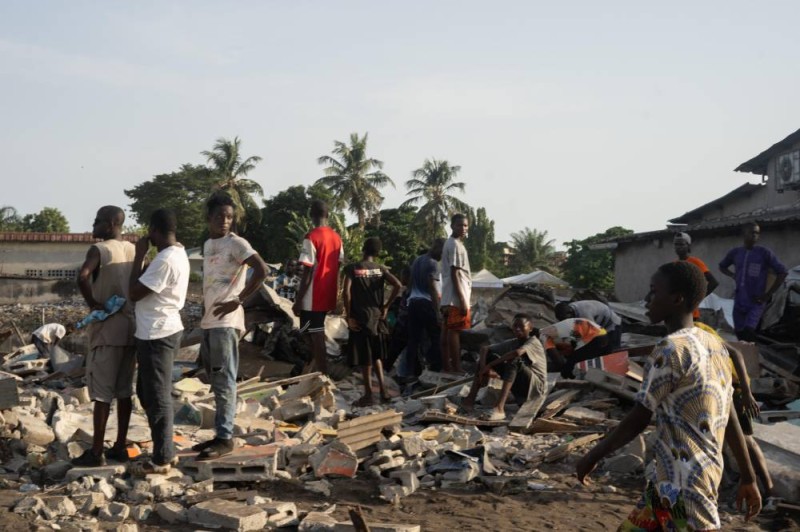 Des populations déguerpies sans abris désemparées. (Ph: Dr)