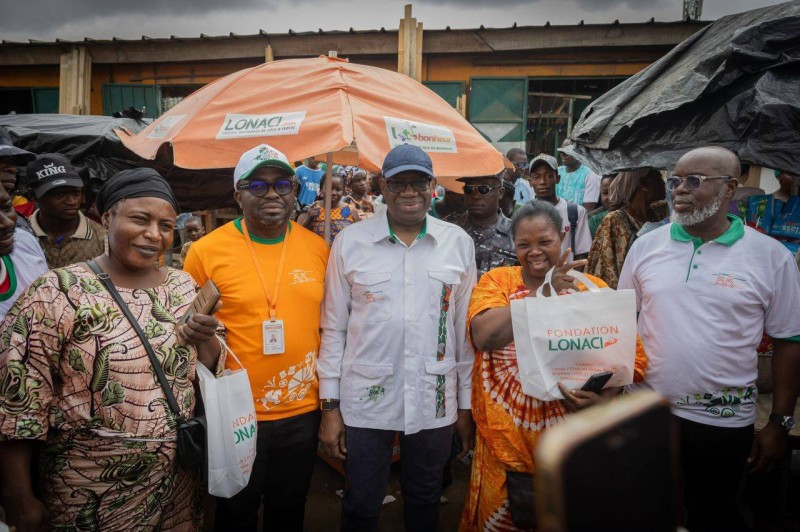 Le Dg de la Lonaci, Dramane Coulibaly et des collaborateurs