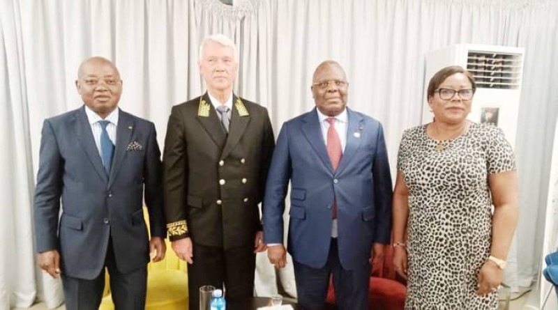 L'ambassadeur de la Russie (2e à partir de la gauche) salue la coopération entre son pays et la Côte d'Ivoire. (Dr)