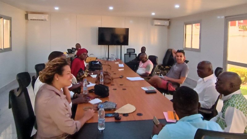Les participants à l’atelier sur l’économie des soins à Nambéguévogo, dans la région du Tchologo, lors de la mission de coopération Sud-Sud entre la Côte d’Ivoire et la Colombie.