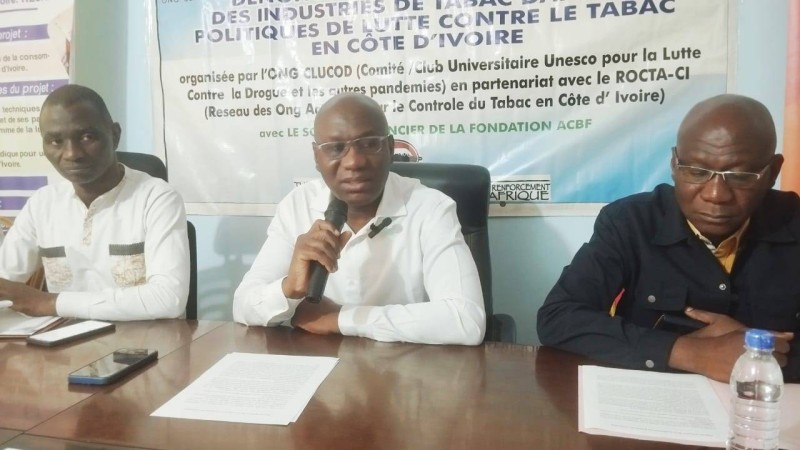 La société civile met en garde les es industriels du tabac. (DR)