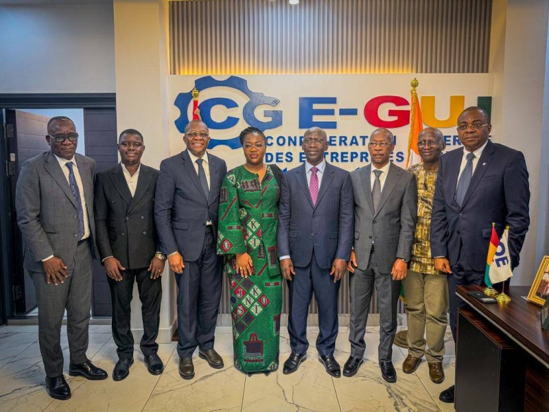 Représentant le président de la Confédération générale des entreprises de Guinée (Cge-Gui), Ismaël Condé, trésorier de l’institution, (au centre) a salué la rencontre...