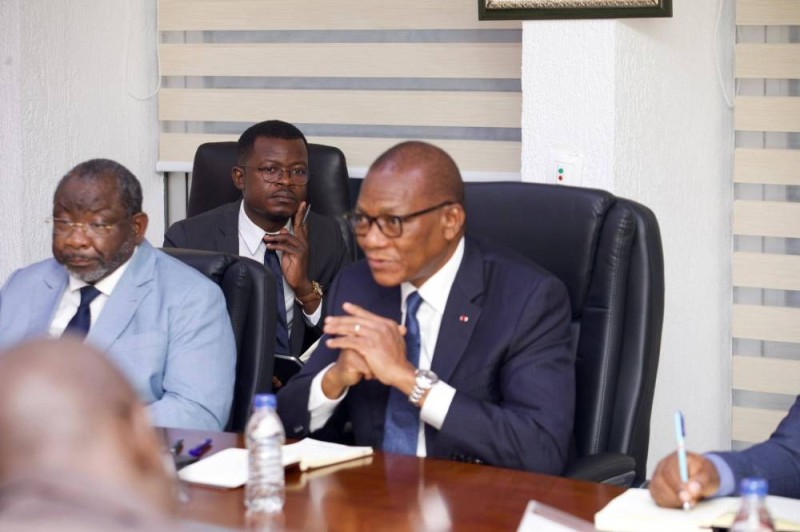Riz, coton-textile et engrais au cœur des discussions entre le Ministère de l’Agriculture et l’UEMOA pour renforcer la souveraineté alimentaire en Afrique de l’Ouest.