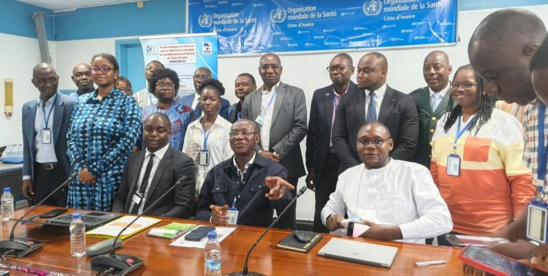 Photo de famille lors de la table ronde la lutte contre le tabagisme