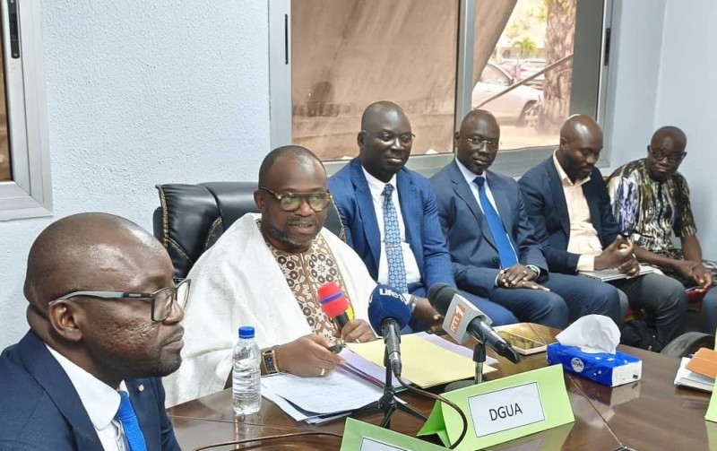 Touré Souleymane, Directeur du Guichet unique automobile (DGUA), présentant le bilan de la nouvelle immatriculation initiale des véhicules lors de la conférence de presse du 19 juin 2026 à Abidjan.