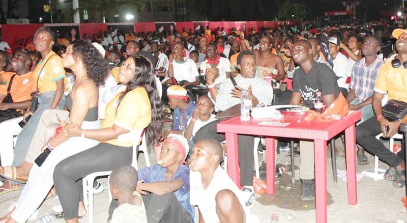 Le public de Treichville continue de croire en la qualification des Éléphants. (Ph: Joséphine Kouadio)