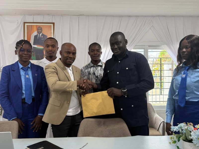 N’Kongon Lakoun Richard (à droite) met en avant les actions menées à la tête de la jeunesse de Fronan