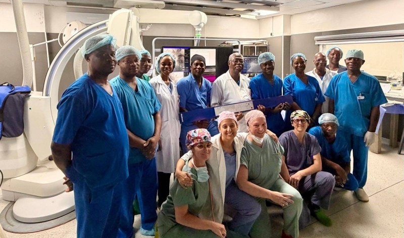 Fruit de la coopération entre l'ICA, Mitrelli et les experts de la mission canadienne « Sainte-Justine au cœur du monde », cette première médicale renforce le positionnement de la Côte d'Ivoire comme pôle d'excellence en cardiologie.