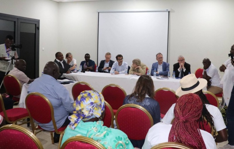 Donald Brown et les membres de la délégation internationale ont salué les résultats des investissements du FIDA en faveur de la transformation rurale dans le nord de la Côte d'Ivoire.