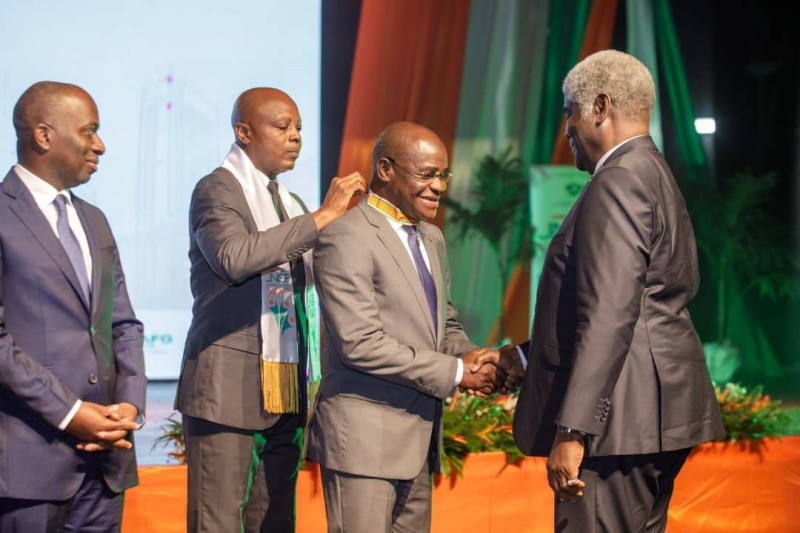 Kalil Konaté heureux de recevoir sa médaille de commandeur (Dr)