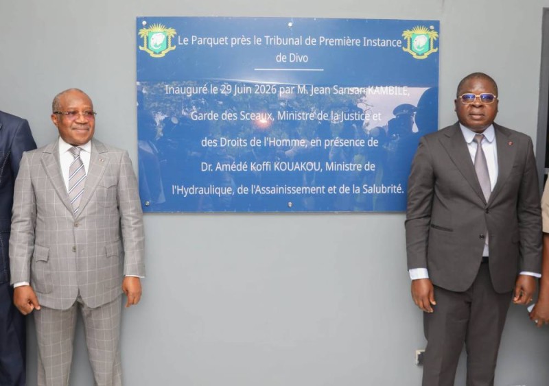 
Les ministres Jean Sansan Kambilé et Amédé Koffi Kouakou 
