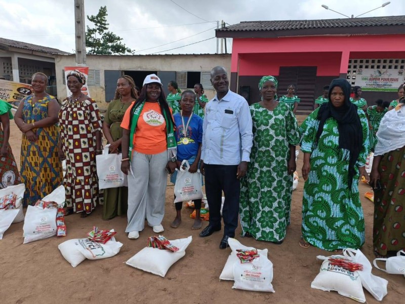 Plus de 100 veuves ont bénéficié de kits de vivres et de produits de première nécessité offerts par l'ONG Espoir Pour Tous-Plus et ses partenaires.
