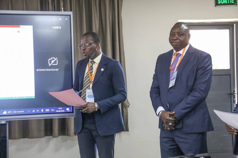 Le Pr Abou Fofana, directeur de l’enseignement supérieur eT vice-président chargé de la Pédagogie et de la Vie universitaire, le professeur Sib Sié Justin, également président du comité d’organisation
