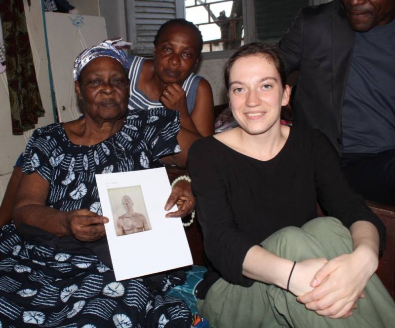 Solène Roy (à droite) en compagnie de Zago Watché Henriette, arrière-petite-fille de Djèné Zago, célèbre chef guerrier de la tribu Gbôkla de Sassandra.