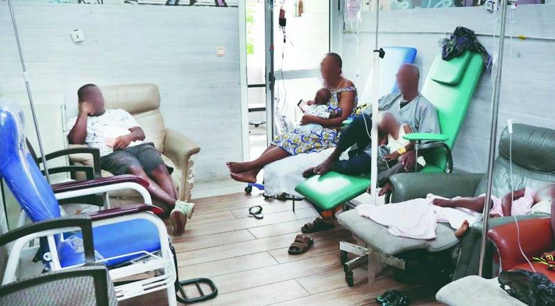 Des pensionnaires de la Maison Akwaba, assistent leurs enfants lors de la chimiothérapie à l’Unité d’oncologie pédiatrique du Chu de Treichville.