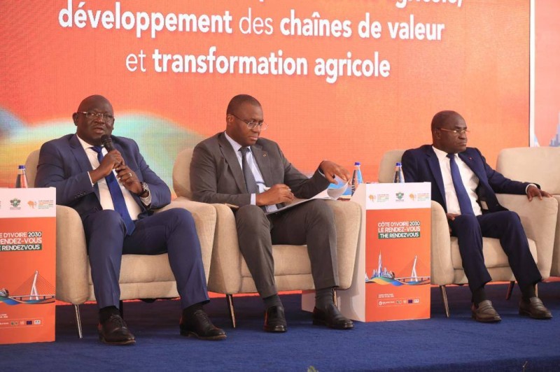 ...en compagnie de ses collègues Sidi Tiémoko Touré ( Ressources animales et Halieutiques) et Kalil Konaté (Commerce, Industrie et Artisanat) (DR)