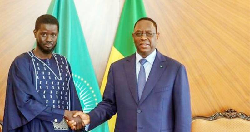 Diomaye Faye reçu par Macky Sall juste après son élection à la Présidence de la République. (Ph: Dr)