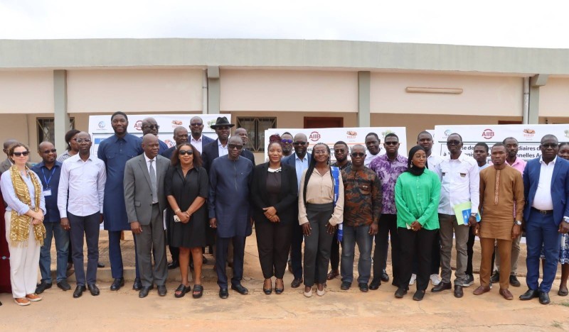 Korhogo : le vice-président de la Banque mondiale, Ousmane Diagana, échange avec les bénéficiaires du PCR-CI