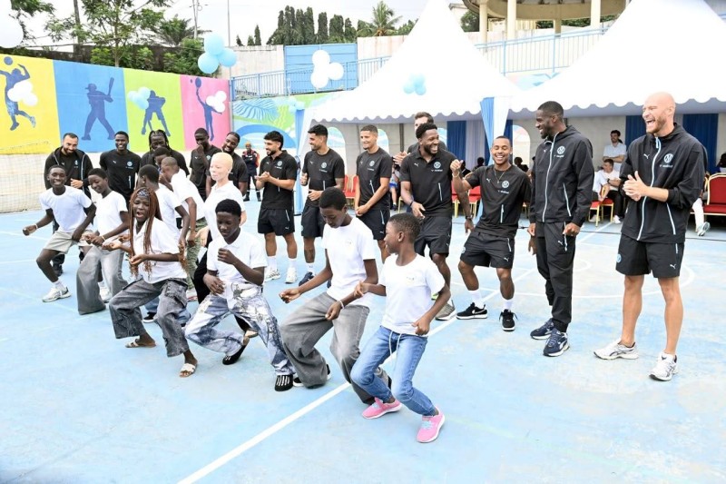 La rencontre entre les enfants et la délégation marseillaise a été marquée par des échanges empreints de joie, de partage et d'émotion.