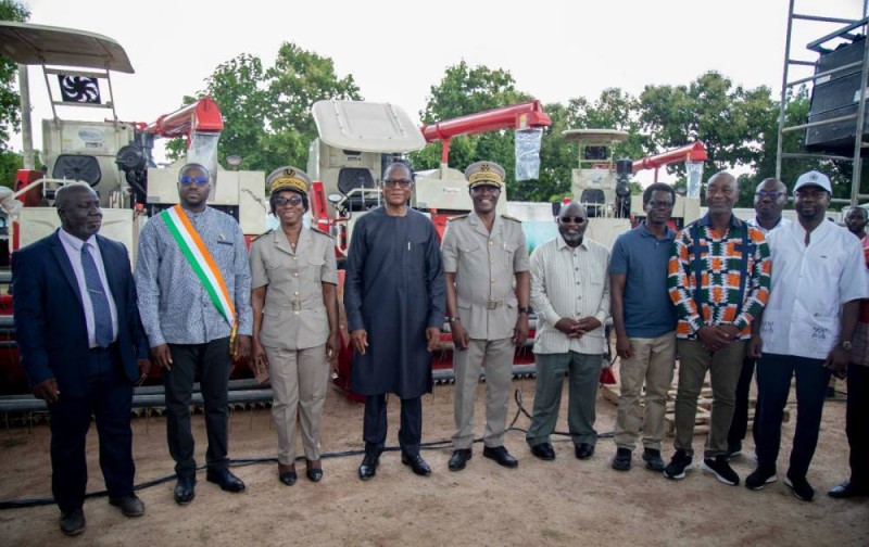 Le ministre (au centre) a remobilisé les responsables administratifs locaux et les chefs de communauté autour de la nouvelle politique agricole. (Ph: Dr)