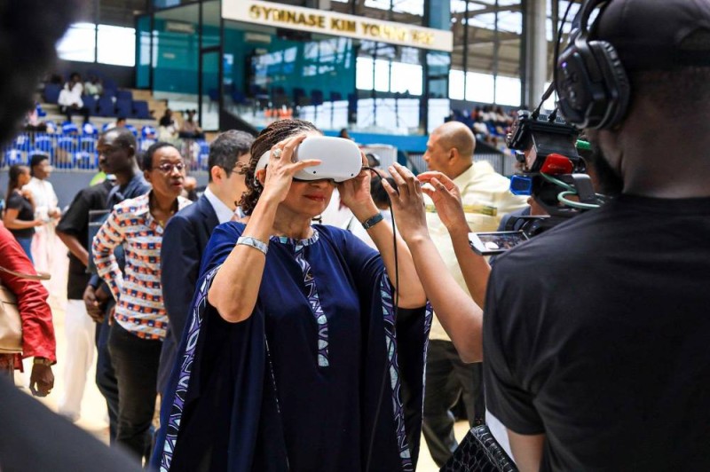 La ministre de la culture dans une expérience immersive. (Ph: Dr)