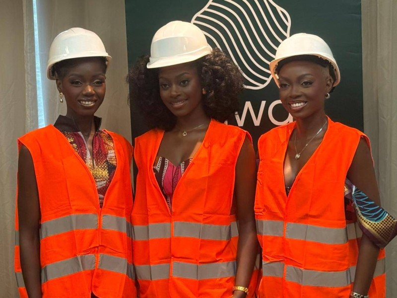 Miss Côte d'Ivoire 2026 : Louisette Cadic N'Guessan et ses dauphines en immersion dans une usine de fabrication de pagne