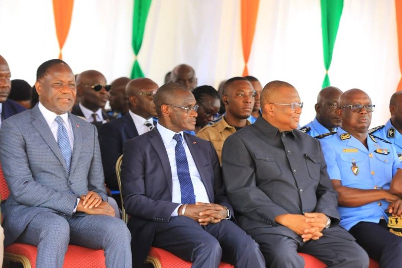 Le ministre de l'Intérieur et de la Sécurité, le Général de corps d'armée Vagondo Diomandé, le ministre Mamadou Sangafowa Coulibaly, parrain de la promotion, et le ministre Amadou Coulibaly ministre de la Communication